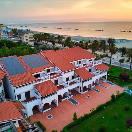Residence Elle San Benedetto del Tronto Buitenkant foto